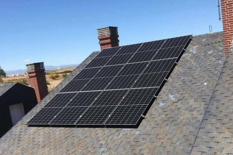 Utilizar paneles solares fotovoltaicos para reducir la contaminación en 100 toneladas de CO₂, por Alma Solar