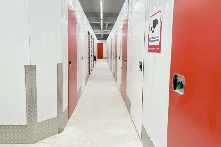 Alkila Trasteros ofrece un servicio para alquilar un trastero como alternativa a liberar espacio en casa para el teletrabajo