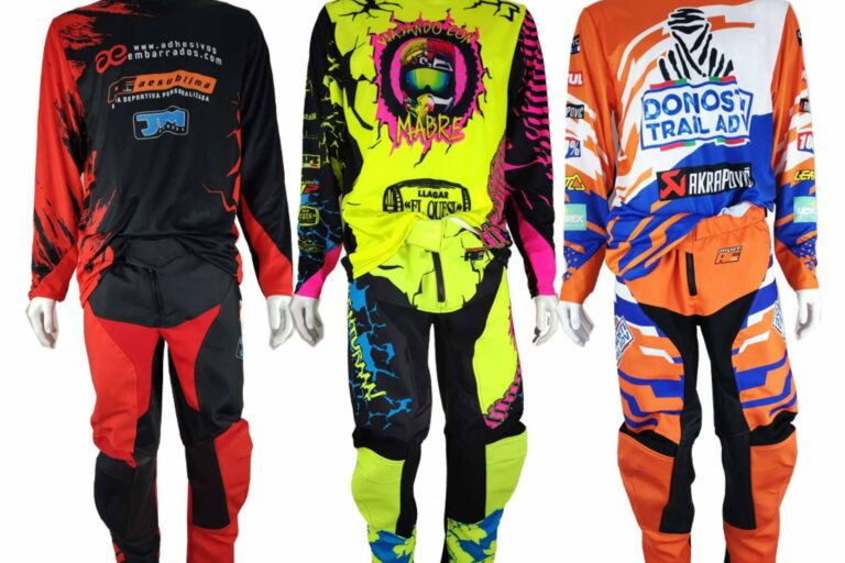 Los pilotos pueden encontrar en ADHESIVOSEMBARRADOS ropa off road para cualquier ocasión