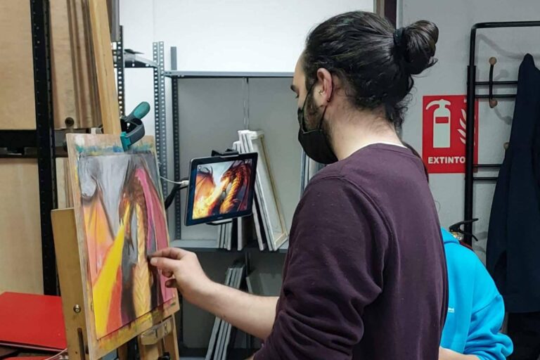 Reservar una plaza para septiembre de las clases de pintura de Estudio Ilógico
