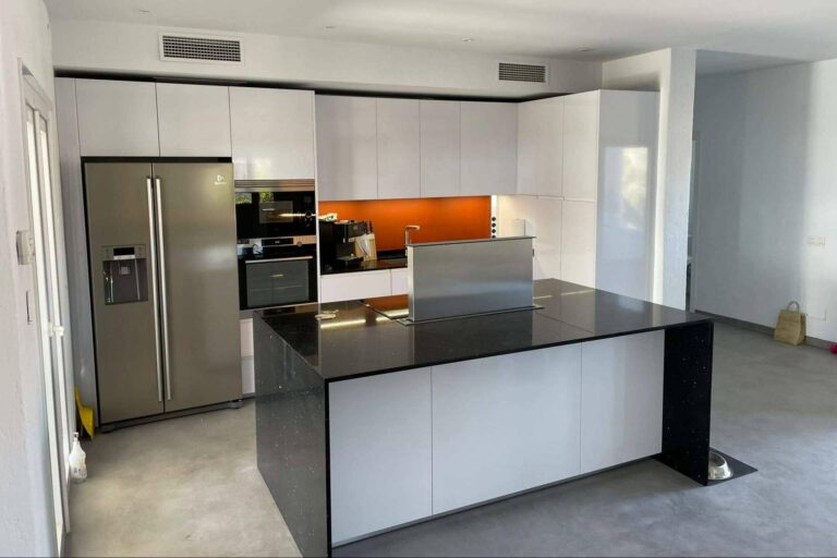 Especialistas en cocinas de diseño moderno en Vélez-Málaga