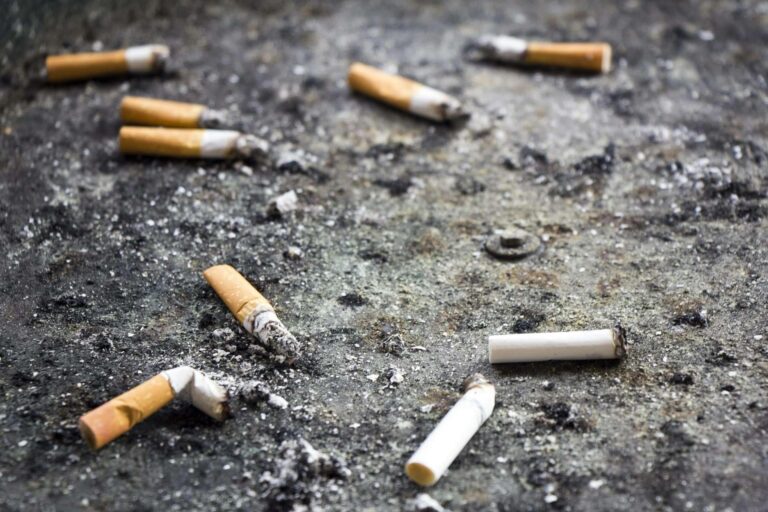 ¿Dónde se pueden tirar las colillas de los cigarros?