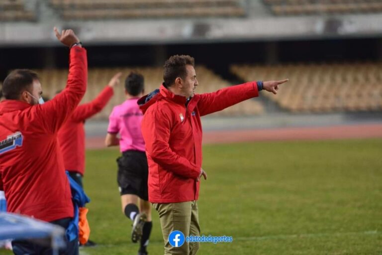 Joaquín Poveda, la trayectoria y el futuro de un entrenador de fútbol profesional UEFA Pro