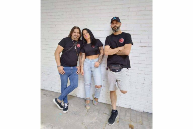 La inspiración para el rap de Anyta Meneiro y Juan el Loco, Padre, la novela negra de José A. Kapelo