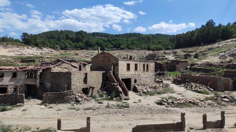 El pueblo ourensano que surgió del fondo del agua