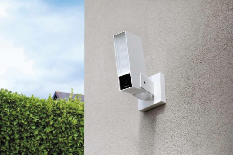 Netatmo estrena su nueva Cámara Exterior Inteligente con Sirena blanca