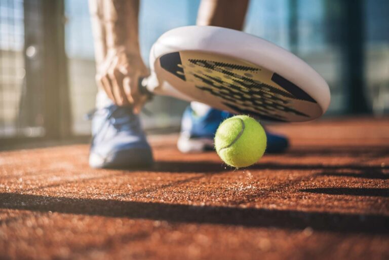 El pádel se convierte en el deporte de moda entre todas las edades, por SPORT AND TREND