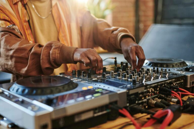 Desde Málaga y para toda España, DJ Paco Gómez garantiza la diversión al máximo