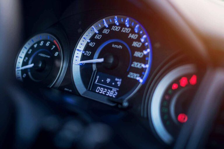 ¿Cómo descubrir si se ha manipulado el kilometraje de un coche?, por Inforautos