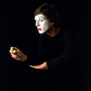 El Teatro de Mimo Peter Roberts es una iniciativa para la sensibilización y prevención del uso y el abuso del alcohol entre la juventud