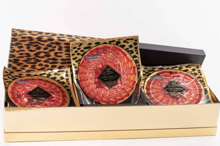 Uno de los regalos corporativos más buscados para esta Navidad son los lotes de Jamón de Bellota ibéricos cortado a cuchillo de Maestros Jamoneros