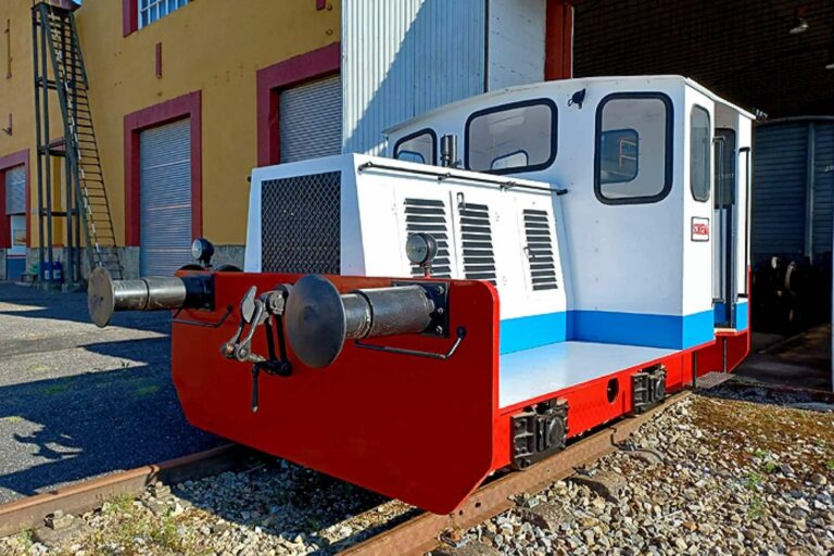 Una antigua locomotora de ERCROS restaurada por la Fundación del Patrimonio Ferroviario