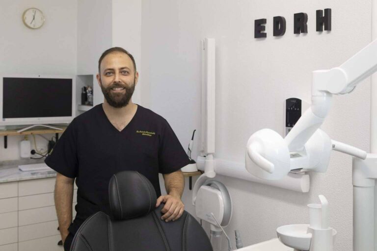Implantes dentales en la clínica dental del Dr. Román Hernández para recuperar la funcionalidad de la boca