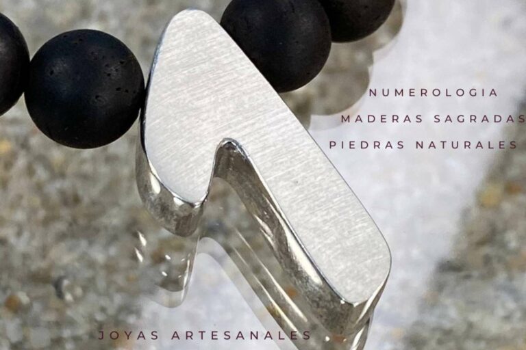 Complementos llenos de espiritualidad en el taller de joyas Enernum