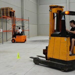 Carretillas retráctiles - máquinas elevadoras autopropulsadas