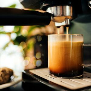 ¿Cómo descalcificar una cafetera DeLonghi?