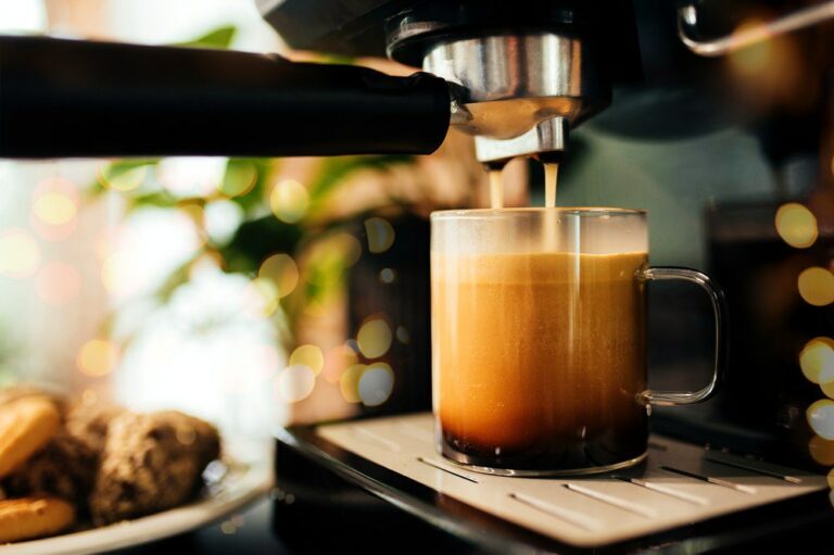 ¿Cómo descalcificar una cafetera DeLonghi?
