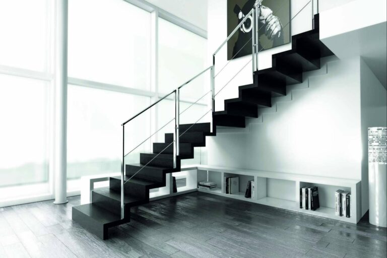 Aprovechar las escaleras en la decoración navideña con estos consejos útiles