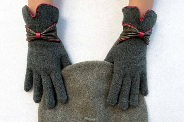 Santacana presenta los nuevos guantes de lana reciclada