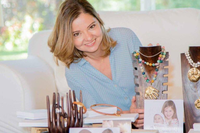La empresa de joyas personalizadas Dejando Huella Joyas concede una entrevista