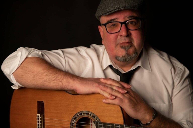 AprendeGuitarra.es permite aprender guitarra flamenca desde casa y con la supervisión de un profesor
