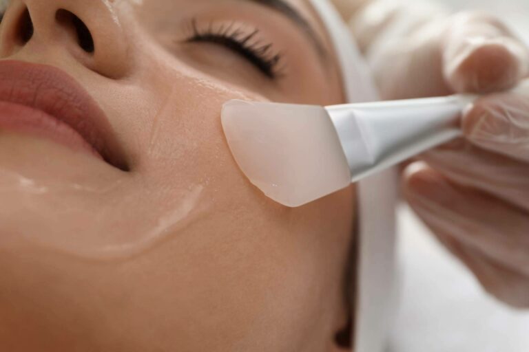 Peeling químico para lograr una piel saludable y luminosa, en Espacio Hebe