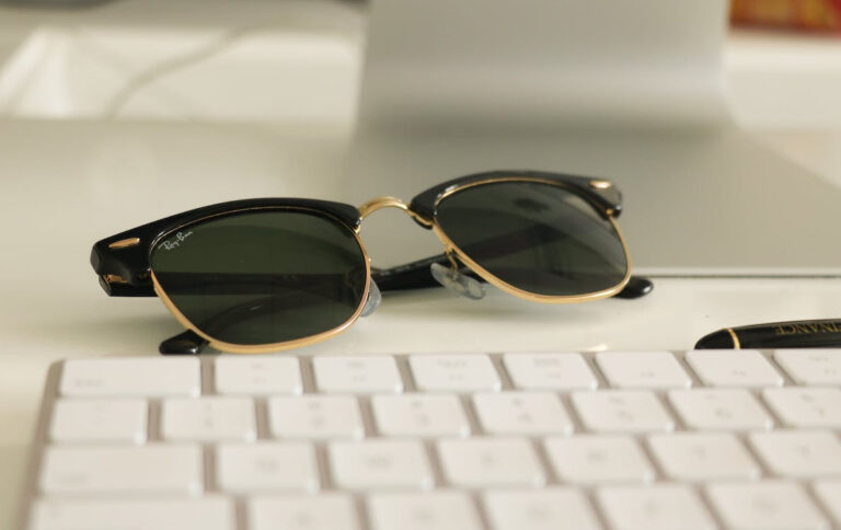 Repuestosgafas.com: ¿cómo arreglar tus gafas Ray-Ban y Oakley desde casa?