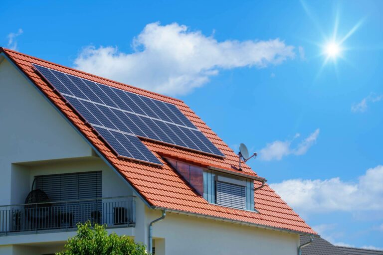 Instalar paneles solares en Castilla la Mancha con Solarinstala