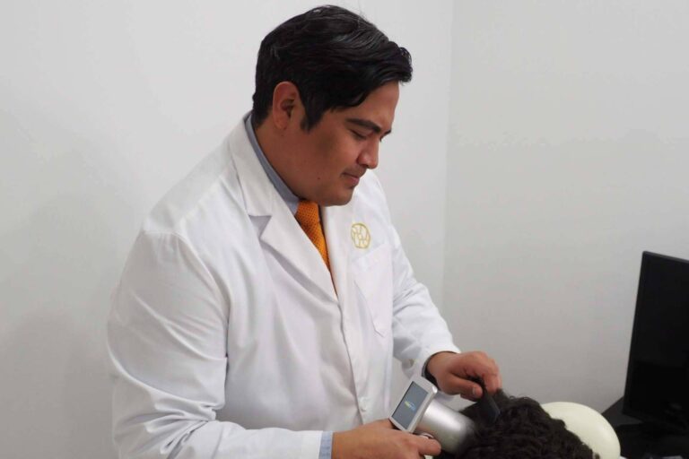 Conocer al Dr. Espinosa Custodio y cuáles son los beneficios de la técnica FUE-DHI