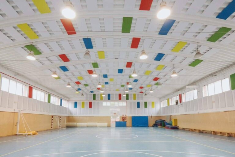 La mejora acústica en pabellones y espacios deportivos es importante