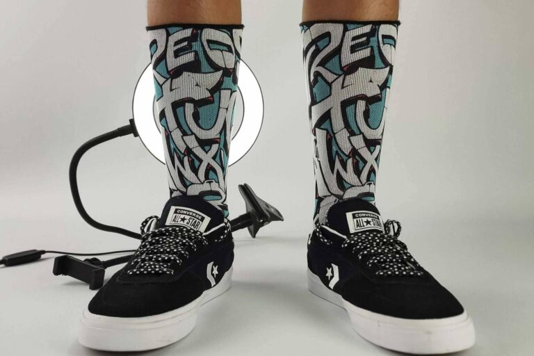 Entrevista a los fundadores de Isokisi, la marca de calcetines originales que combina arte y moda