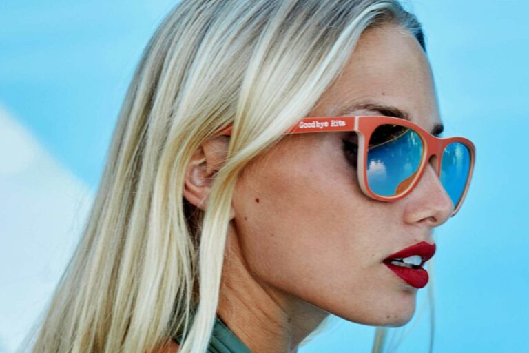 Las gafas de Goodbye, Rita son una buena opción de regalo de Navidad para toda la familia