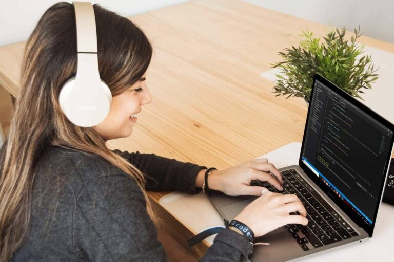 Servicios de programación, desarrollo web y móvil con la escuela Codenotch