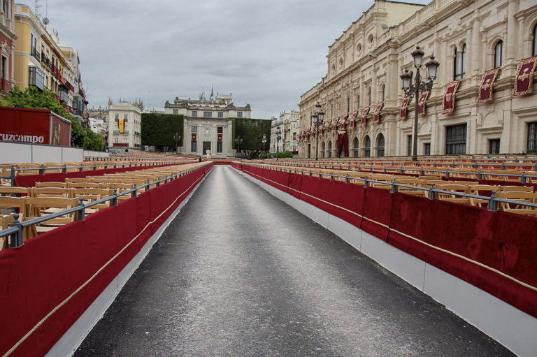La calle Sierpes tendrá menos sillas la próxima Semana Santa