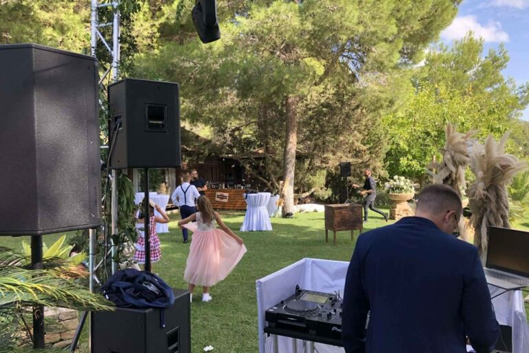 DJ y cantantes para bodas, eventos y fiestas en Barcelona e Ibiza con Alquilar Sonido