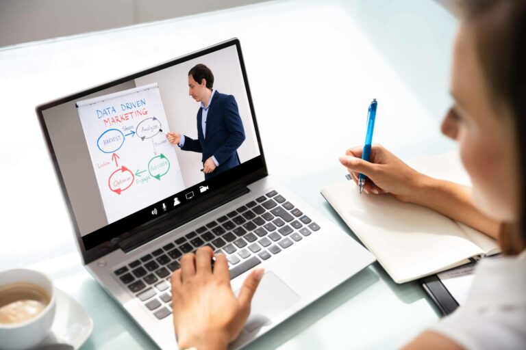 ¿Qué ventajas ofrece la aplicación de Servicios Profesionales Online?