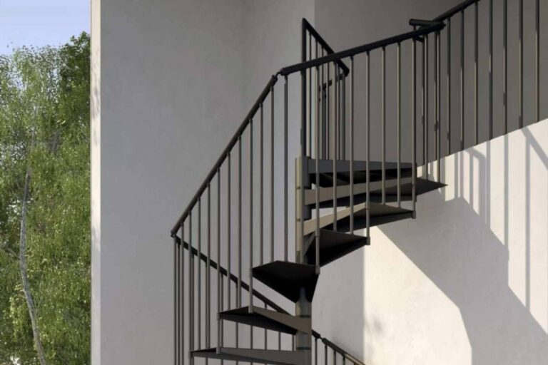 Escaleras Enesca diseña espacios en movimiento con escaleras metálicas de exterior