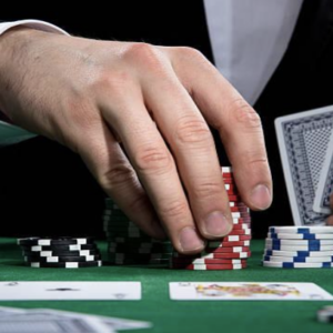 Conceptos básicos del juego de póquer: ¿Cuánto y cuándo debo apostar?