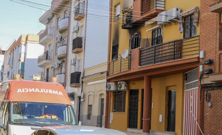 Tres jóvenes estudiantes mueren en un incendio en Huelva
