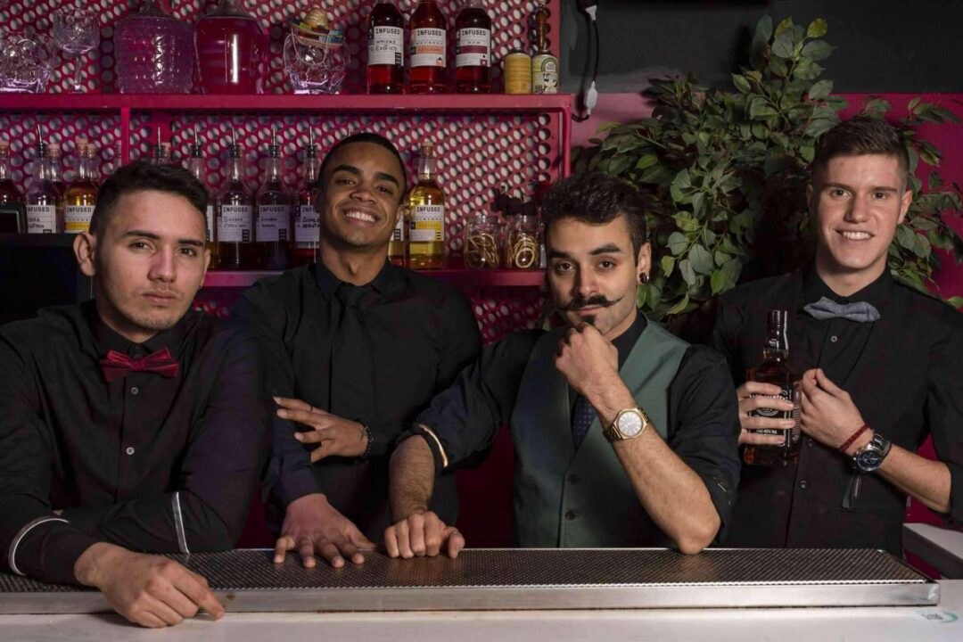 La Escuela de Coctelería de Madrid es una de las instituciones que más bartenders profesionaliza en España