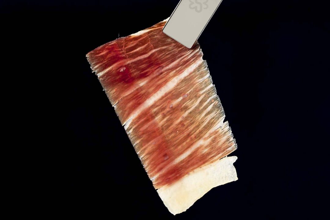 Disfrutar del auténtico jamón ibérico con los loncheados de bellota que ofrece Segundín