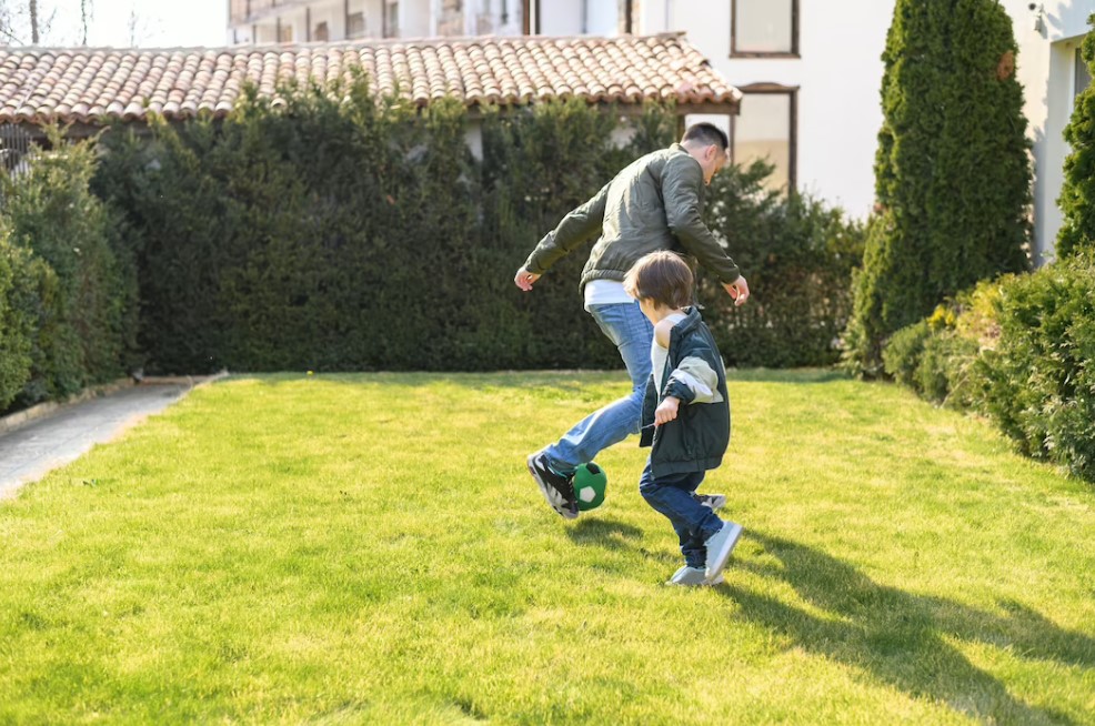 Conoce las ventajas de utilizar césped artificial en tus ambientes exteriores