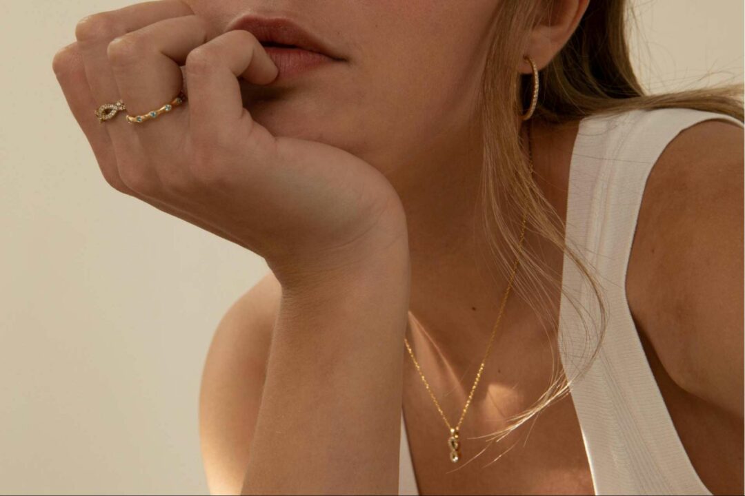 La alta joyería con diseños atemporales y diamantes creados de Mimoke, el complemento perfecto para llevar cada día