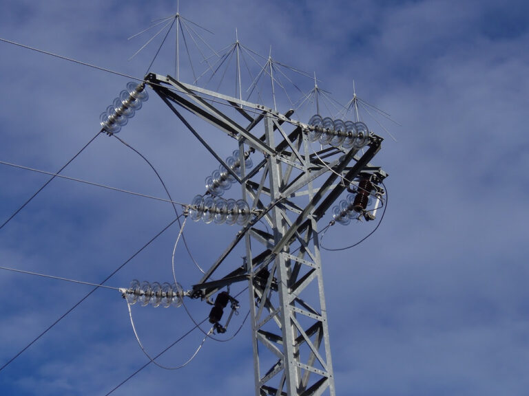 La doble acometida, el fraude más habitual en el mercado eléctrico español
