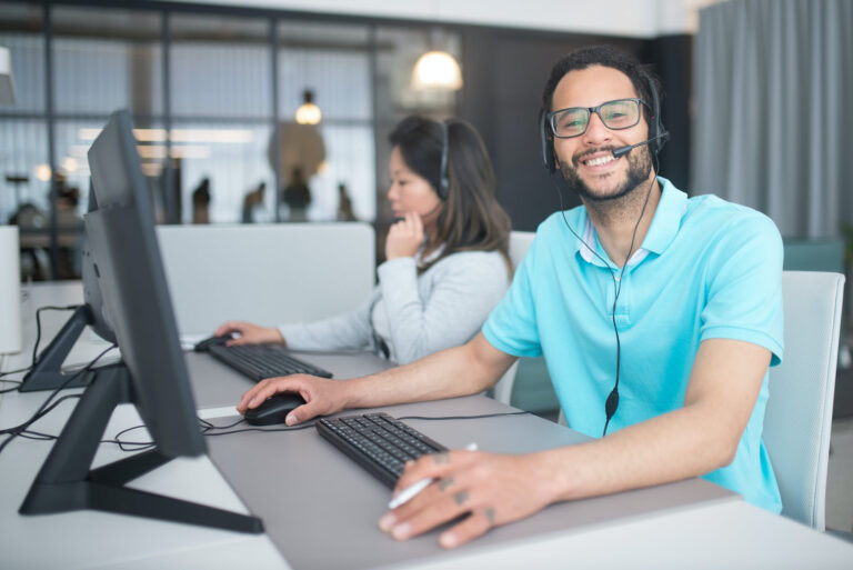 ¿Cómo trabajar en Somlos como asesor de telemercadeo?
