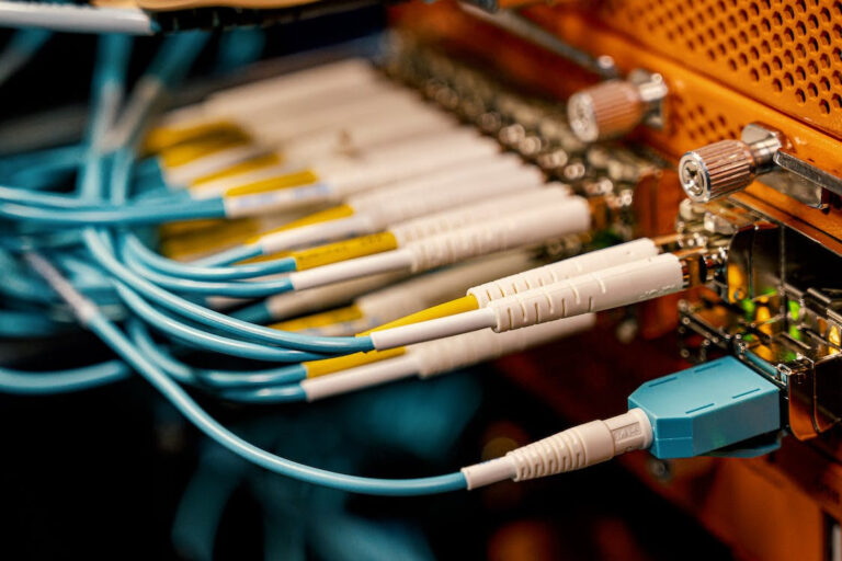 Las compañías telefónicas reviven la competencia en el mercado de la banda ancha