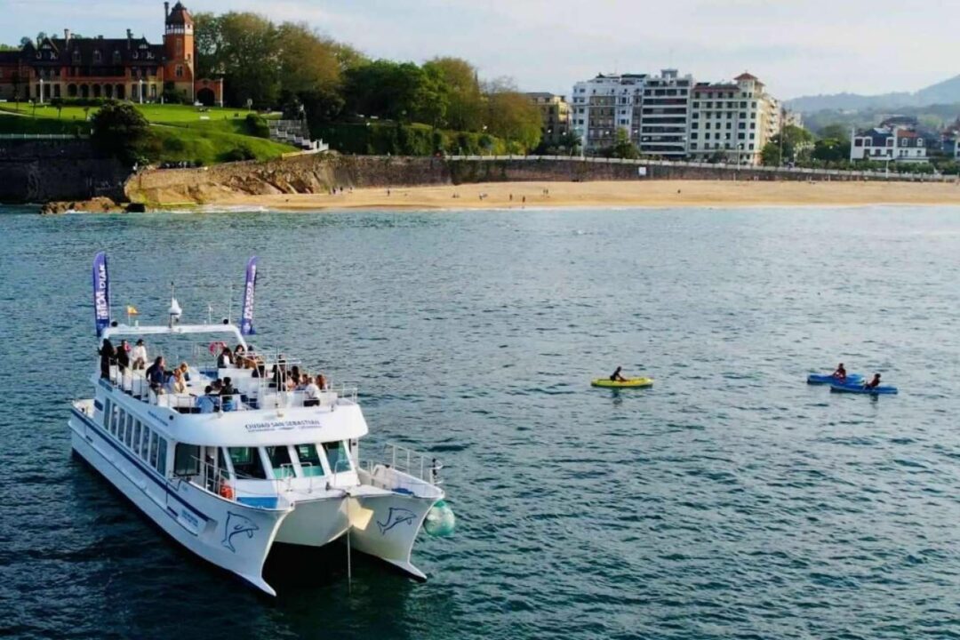 El barco catamarán de Ciudad San Sebastián ofrece experiencias VIP