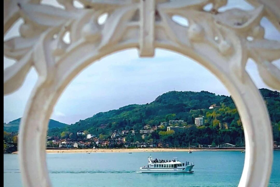 Los paseos en barco de Ciudad San Sebastián son un recuerdo bonito de San Sebastián