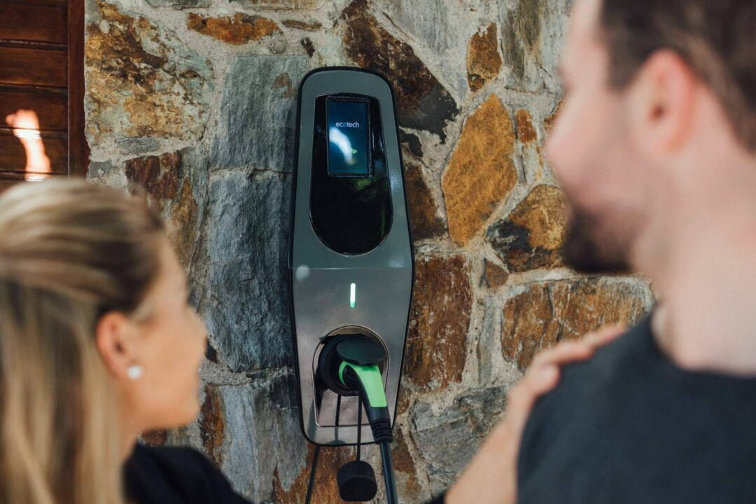 Ecotech ofrece ICON SOLO, un cargador para vehículo eléctrico diseñado y fabricado íntegramente en España