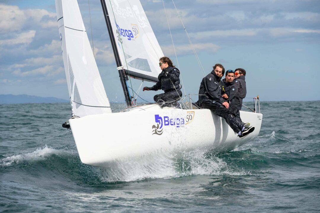 HangTen-Hnos. Berga con tres triunfos y un segundo termina la primera jornada como líder provisional del evento